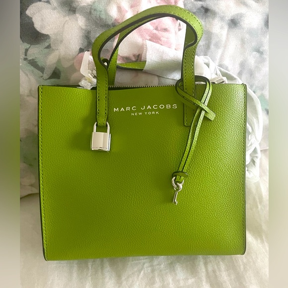 Marc Jacobs Handbags - NWT Marc Jacobs Small crossbody